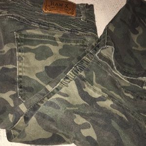 Green army fatigue pants .